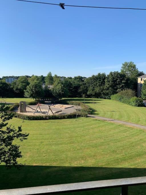 Stor Og Lys Lejlighed I Hjertet Af Holstebro Buitenkant foto