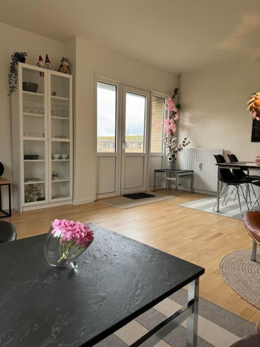 Stor Og Lys Lejlighed I Hjertet Af Holstebro Buitenkant foto