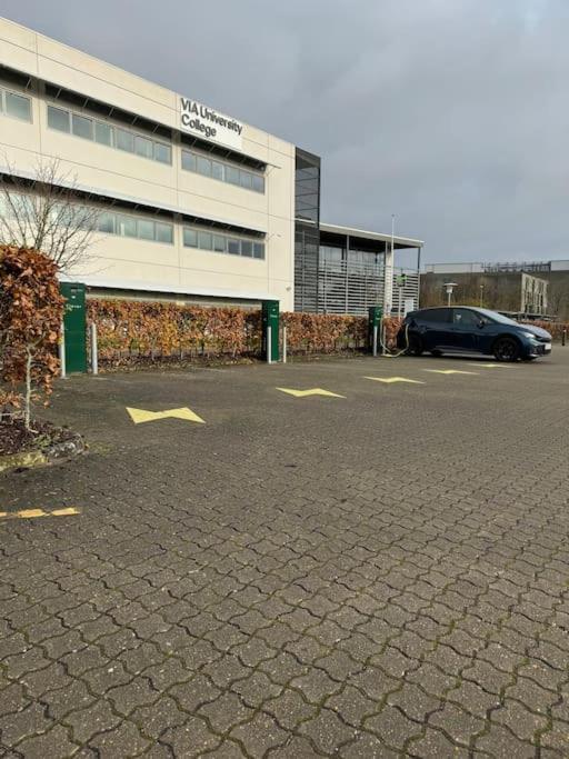 Stor Og Lys Lejlighed I Hjertet Af Holstebro Buitenkant foto