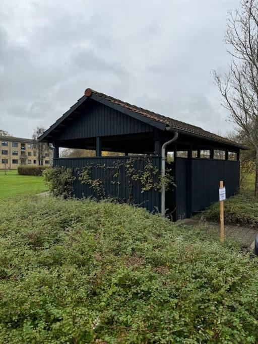 Stor Og Lys Lejlighed I Hjertet Af Holstebro Buitenkant foto