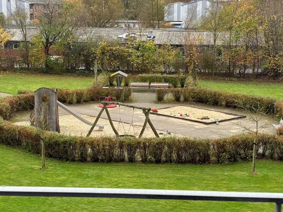 Stor Og Lys Lejlighed I Hjertet Af Holstebro Buitenkant foto