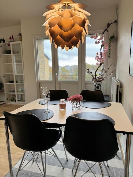 Stor Og Lys Lejlighed I Hjertet Af Holstebro Buitenkant foto